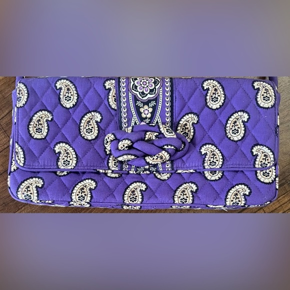 Nwt vera bradley knot just a clutch purse purple paisley - Picture 2 of 14